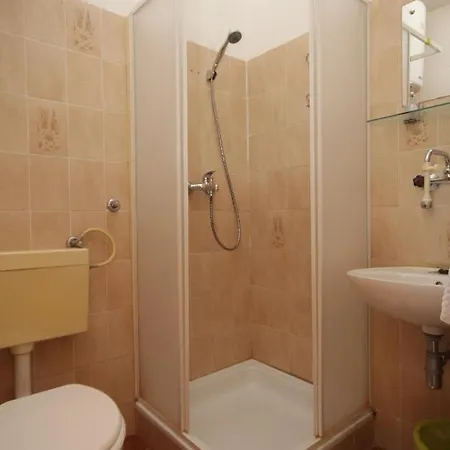 Triple 8223e Affittacamere Pašman