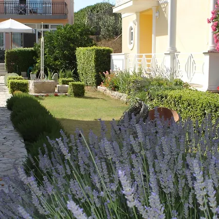 Affittacamere Triple 8223e 3*