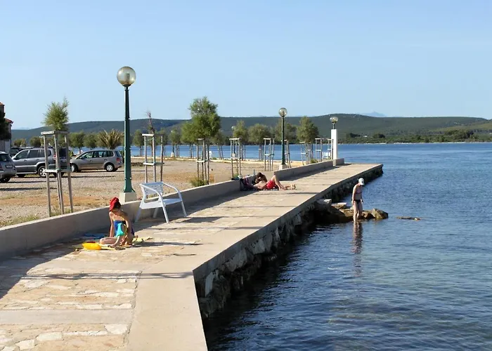 招待所 Triple 8223e 3*