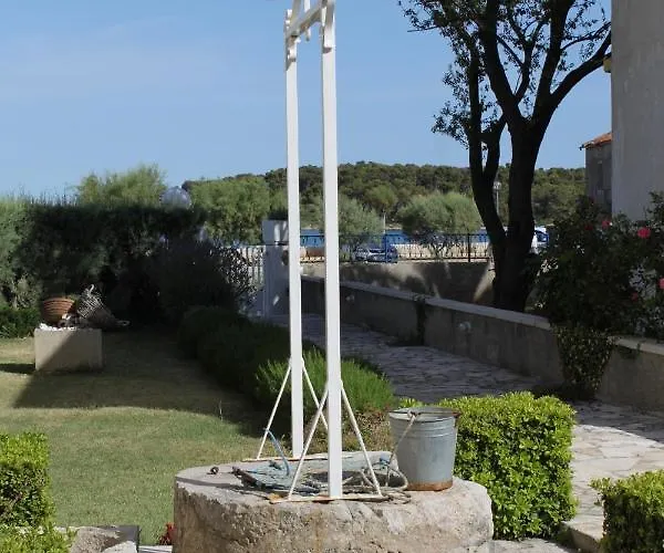 Triple 8223e 게스트하우스