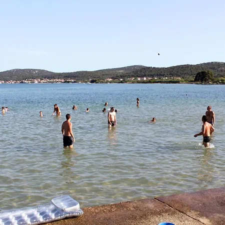 Maison d'hôtes Triple 8223e Pašman