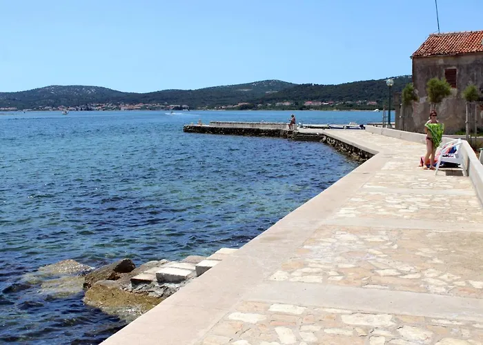 Triple 8223e 3* Pašman